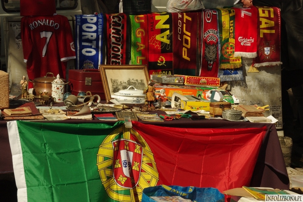 Feira da Ladra - targ złodziei na Alfamie w Lizbonie Przewodnik Fotografie