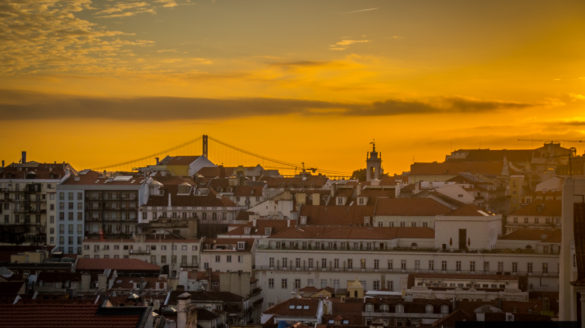 Lizbona pogoda styczeń w styczniu styczen temperatury deszcze opady opis pogody przewodnik po Lizbonie Portugalii pilot wycieczki zwiedzanie klimat godziny słoneczne temperatura wody