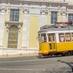 Lizbona Tramwaj 28 Żółty Historyczny Tramwaj numer 28 opis trasa bilety pierwszy przystanek skąd polski przewodnik tramwaje w Lizbonie jak kupić bilety informacje Lisbona