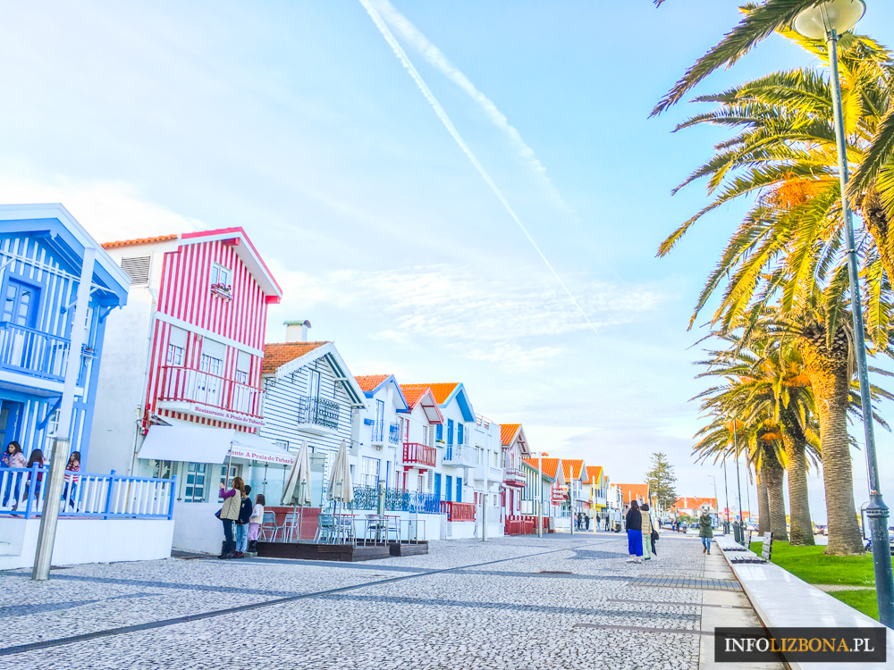 Aveiro Zwiedzanie Portugalia Zabytki i Atrakcje Przewodnik Co Warto Zobaczyć Costa Nova Portugal Kolorowe Domki w Paski Plaże Kosta Nowa w Portugalii Aweiro Wycieczki