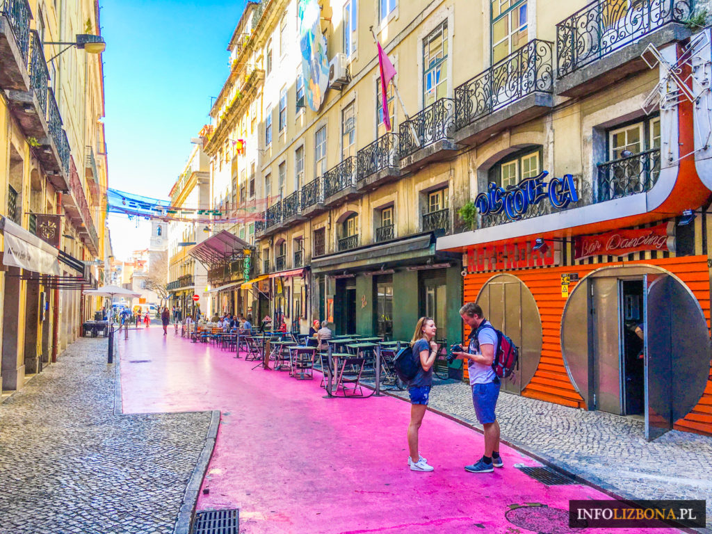 Lizbona Pink Street Różowa Ulica Lisbon Lisboa Przewodnik po Lizbonie i Portugalii Rua Nova do Carvalho Zdjęcia Lokalizacja
