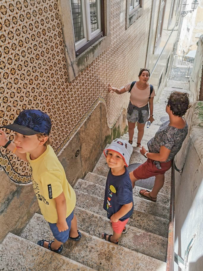 Ceny w Lizbonie 2025 Ile kosztuje zwiedzanie z przewodnikiem Lizbony i Portugalii Cena Lizbona 2025 Porównanie wycieczki do Lizbona i Portugalia cena Informacji Polski przewodnik po Lissabon