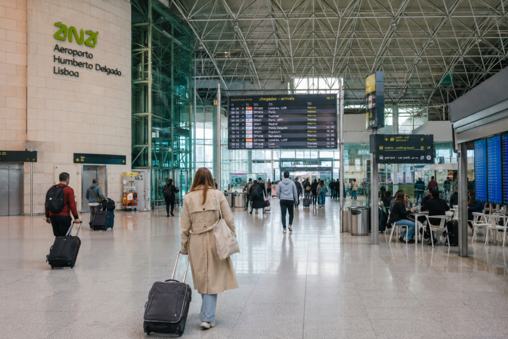 Lotnisko w Lizbonie - dojazd metro taxi przewodnik autobusy tramwaje zwiedzanie Lizbony poradnik podróżowanie informacje schemat przyloty odloty informacje polski przewodnik Lizbona 2026